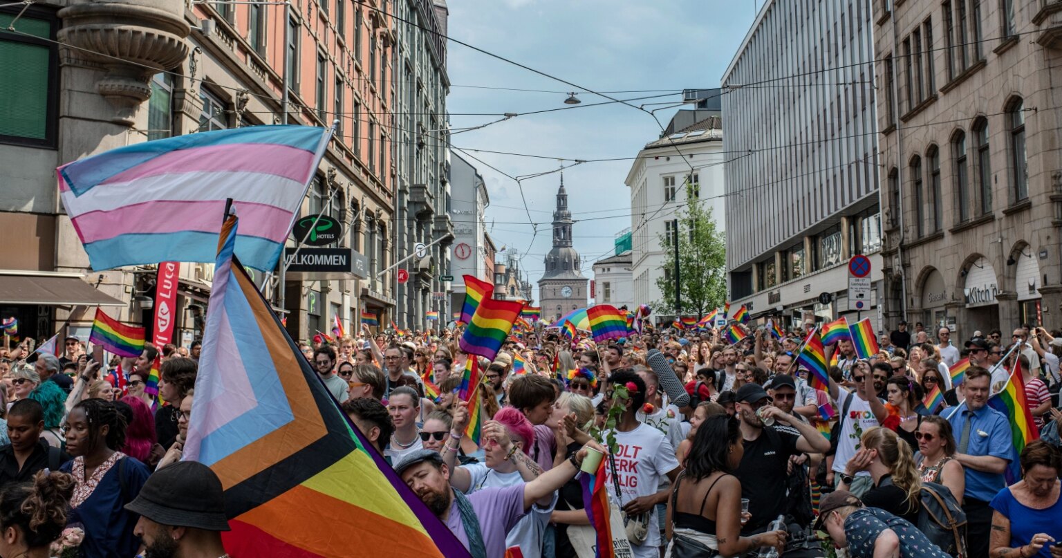 La fierté d’Oslo ciblée par des menaces après une fusillade de 2022 qui a tué deux personnes Oslo annule le défilé annuel de la fierté après une fusillade meurtrière près d'un club gay