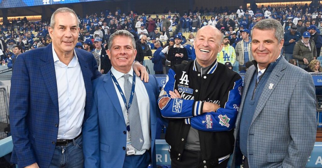 Les LA Dodgers méritent un prix pour leur courage, et la communauté LGBTQ devrait se rassembler autour d’eux Les LA Dodgers méritent un prix pour leur courage, et la communauté LGBTQ devrait se rassembler autour d'eux