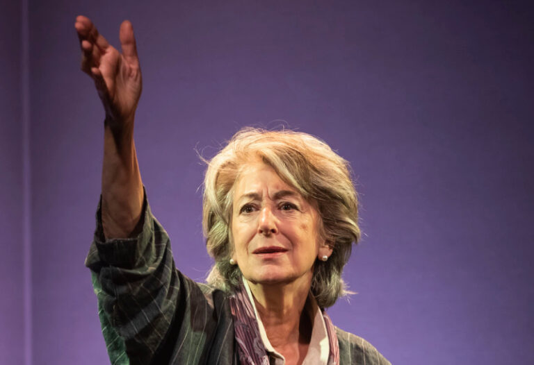 Maureen Lipman offre une performance convaincante dans la reprise de Rose de Martin Sherman – critique