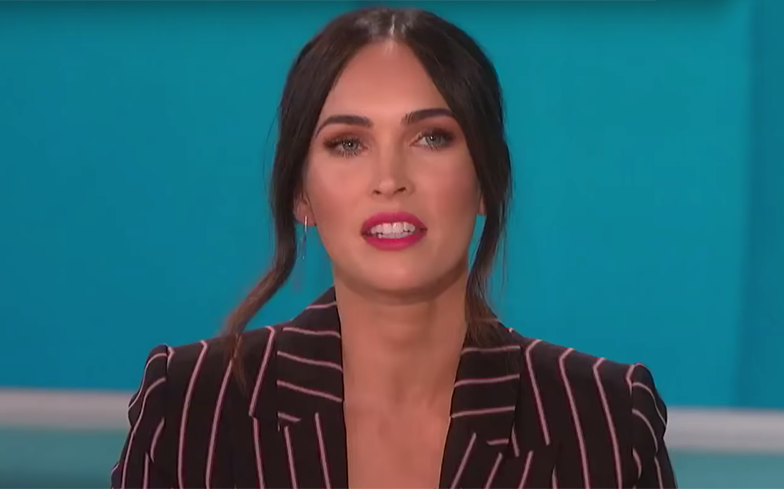 Megan Fox dénonce une critique conservatrice qui affirme avoir « forcé » ses enfants à porter des « vêtements de filles » Megan Fox dénonce une critique conservatrice qui affirme avoir « forcé » ses enfants à porter des « vêtements de filles »