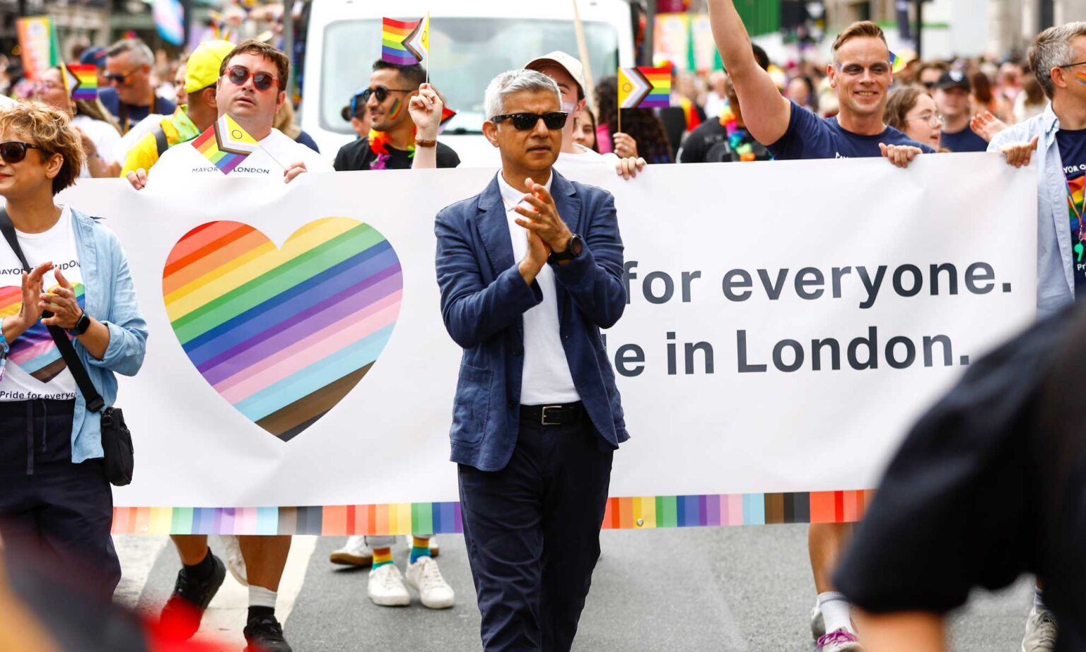 Sadiq Khan demande à Rishi Sunak de s’excuser pour une blague anti-trans dans une vidéo divulguée Sadiq Khan
