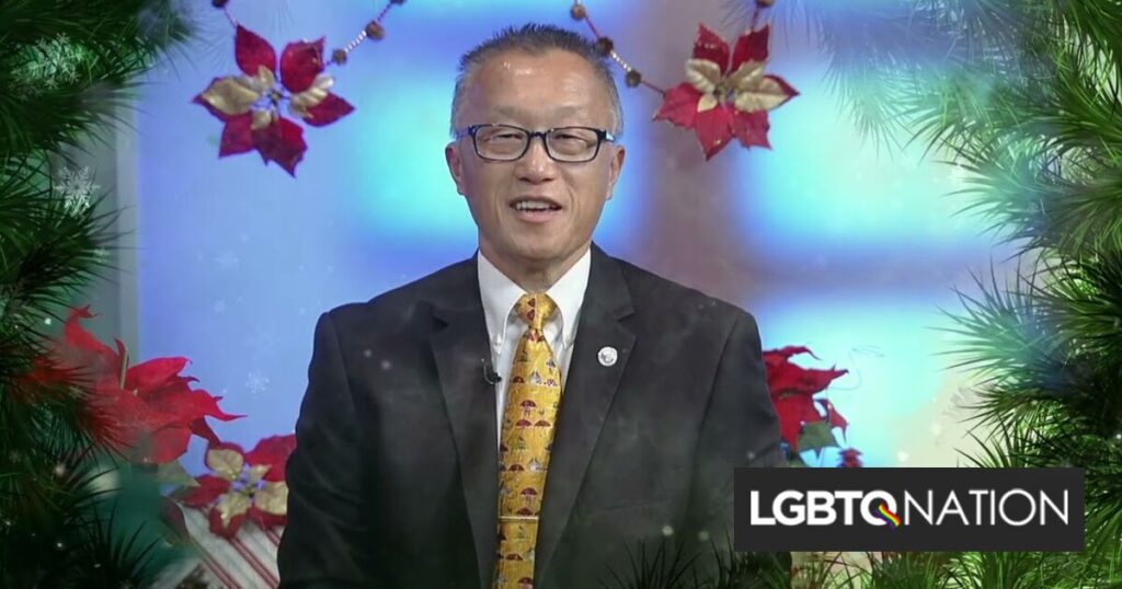 Les entreprises utilisent des drapeaux arc-en-ciel pour défier le maire anti-Pride qui a qualifié l’identité LGBTQ + de « style de vie » Les entreprises utilisent des drapeaux arc-en-ciel pour défier le maire anti-Pride qui a qualifié l'identité LGBTQ + de "style de vie"