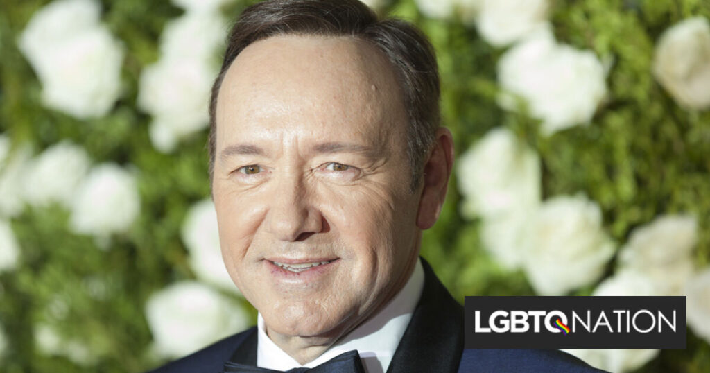 L’accusateur dit que Kevin Spacey n’est sorti gay que pour « déguiser » son inconduite sexuelle passée L'accusateur dit que Kevin Spacey n'est sorti gay que pour "déguiser" son inconduite sexuelle passée