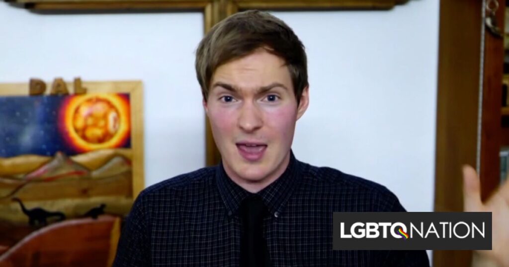 Un pasteur haineux cite un faux mème comme « preuve » que les personnes LGBTQ+ sont toutes des pédophiles Un pasteur haineux cite un faux mème comme "preuve" que les personnes LGBTQ+ sont toutes des pédophiles