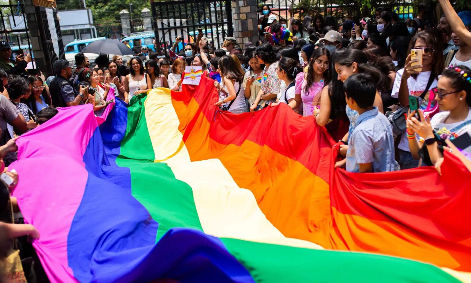 Le Népal entre dans l’histoire en devenant le premier pays d’Asie du Sud à reconnaître le mariage homosexuel Nepal Pride 2023