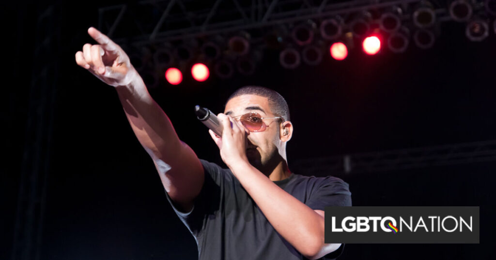 Le vernis à ongles rose de Drake a déclenché une tempête sur Instagram. Jusqu’à ce qu’il devienne réel avec un autre rappeur. Le vernis à ongles rose de Drake a déclenché une tempête sur Instagram. Jusqu'à ce qu'il devienne réel avec un autre rappeur.