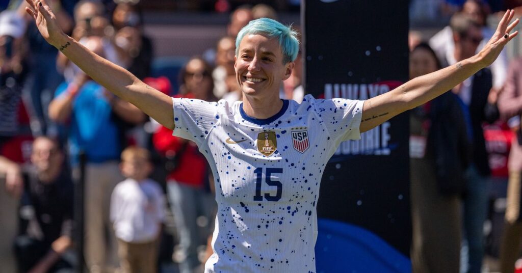 Les experts conservateurs fondent sur le soutien de Megan Rapinoe à un hypothétique coéquipier trans Les experts conservateurs fondent sur le soutien de Megan Rapinoe à un hypothétique coéquipier trans