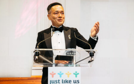 Just Like Us Awards 2023 : Alan Kan de Salesforce remporte le prix du Bénévole d'entreprise de l'année