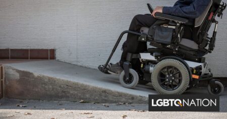 Un homme trans handicapé abattu 5 fois alors que l'agresseur criait des insultes anti-LGBTQ +