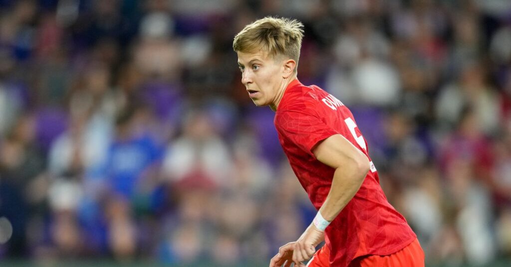 Quinn annonce un programme de mentorat post-Coupe du monde pour les jeunes joueurs de soccer de genres divers Quinn annonce un programme de mentorat post-Coupe du monde pour les jeunes joueurs de soccer de genres divers