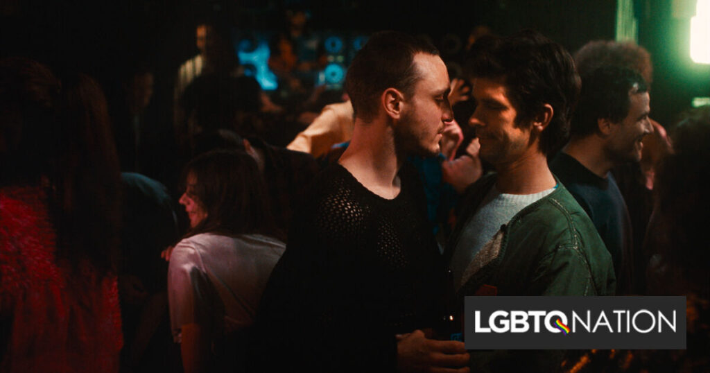 Le réalisateur Ira Sachs dénonce la cote NC-17 de son nouveau film queer, qualifiant le MPA d' »anti-gay » Le réalisateur Ira Sachs dénonce la cote NC-17 de son nouveau film queer, qualifiant le MPA d'"anti-gay"