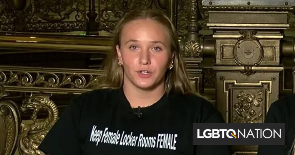 300 protestent contre le YMCA après qu’un adolescent a menti à propos d’une femme trans nue dans un vestiaire 300 protestent contre le YMCA après qu'un adolescent a menti à propos d'une femme trans nue dans un vestiaire