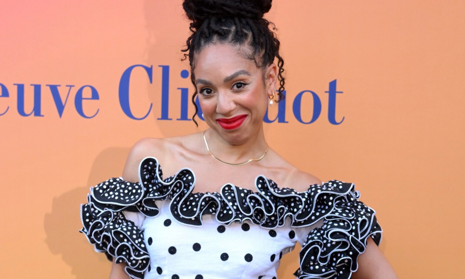 Pearl Mackie de Doctor Who explique comment son personnage étrange a aidé les fans à « sortir » avec leurs familles Pearl Mackie played lesbian companion Bill Potts in Doctor Who.