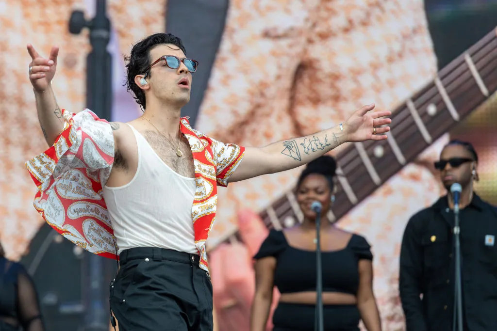 Les prix des billets des Jonas Brothers ont été révélés pour leurs dates de tournée européenne 2024 Jonas Brothers ticket prices have been revealed for their 2024 European tour dates.