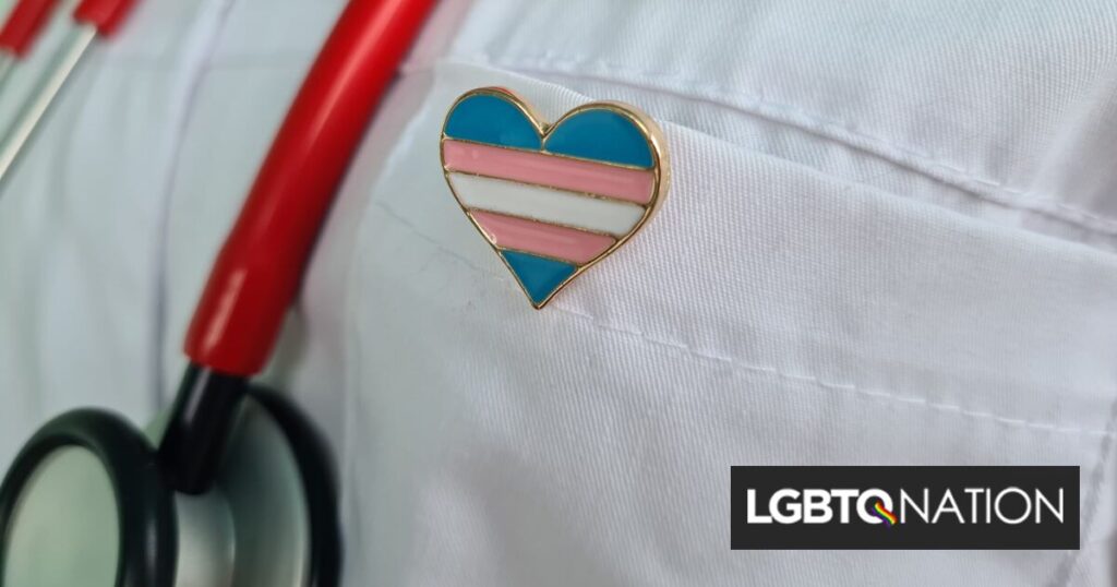 Des patients trans poursuivent l’hôpital pour avoir donné leur dossier médical au procureur général transphobe Des patients trans poursuivent l'hôpital pour avoir donné leur dossier médical au procureur général transphobe