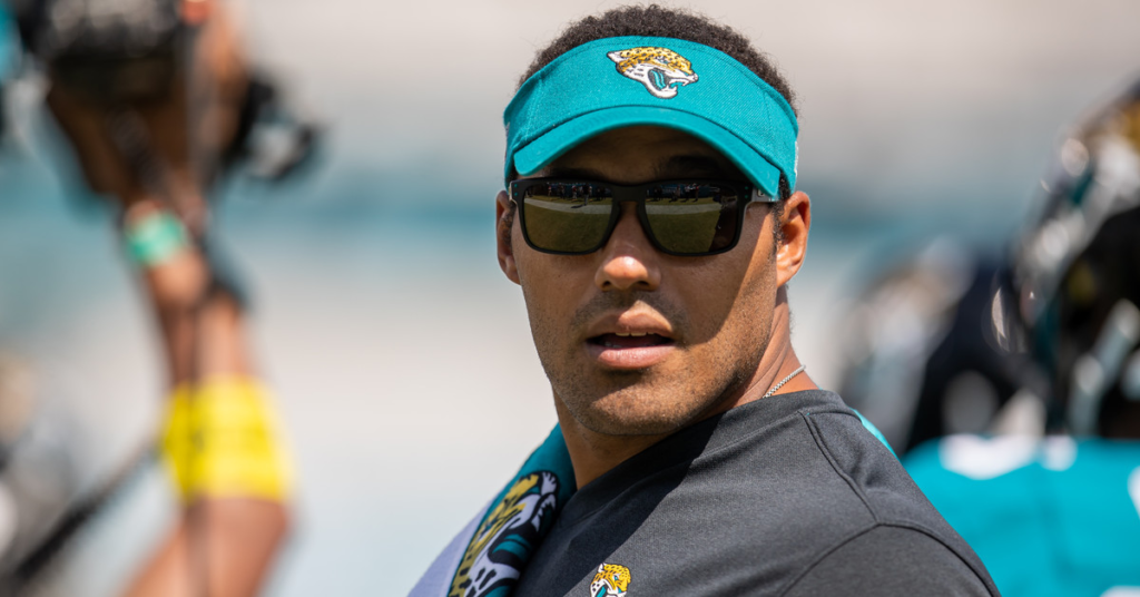 L’entraîneur de force des Jaguars de Jacksonville, Kevin Maxen, fait son entrée dans la NFL, une première dans les principaux sports professionnels masculins américains L'entraîneur de force des Jaguars de Jacksonville, Kevin Maxen, fait son entrée dans la NFL, une première dans les principaux sports professionnels masculins américains