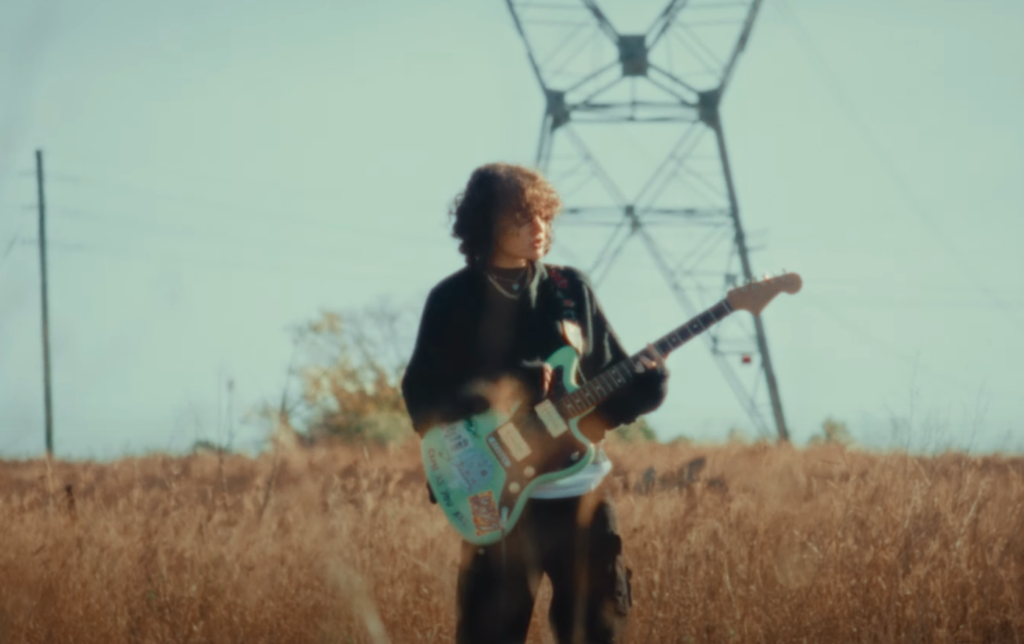 MAY-A partage son nouveau single imprégné de rock Something Familiar MAY-A partage son nouveau single imprégné de rock Something Familiar