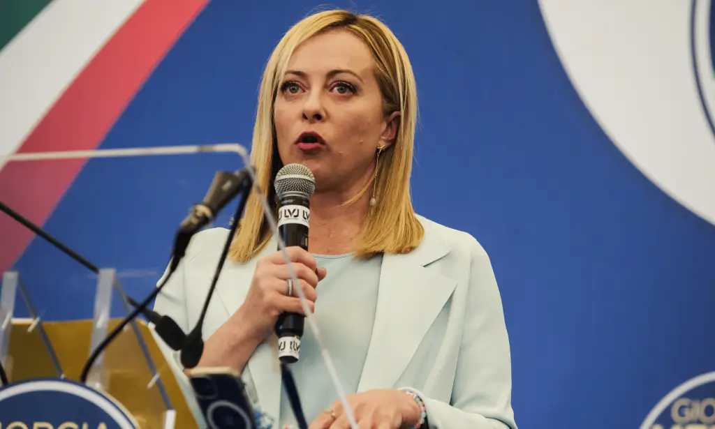 Un couple canadien remporte un procès contre un parti de droite qui a utilisé la photo de leur fils nouveau-né dans une campagne anti-LGBTQ+ Prime Minister Giorgia Meloni has a long history of supporting right-wing policies. (Getty)