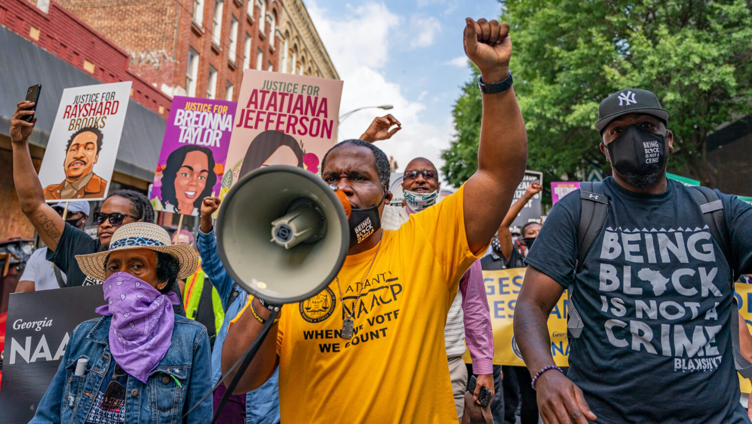 L’acceptation LGBTQ + de la NAACP a renforcé la communauté noire L'acceptation LGBTQ + de la NAACP a renforcé la communauté noire