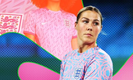 England goalkeeper Mary Earps wearing her Nike Lionesses Women