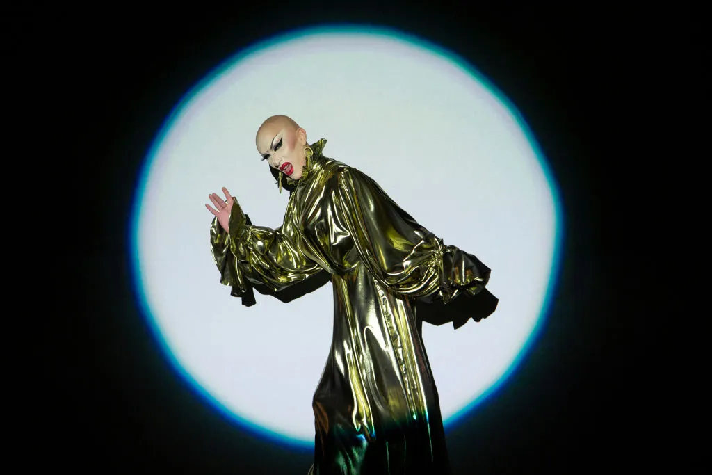 Sasha Velour annonce les dates de sa tournée au Royaume-Uni : billets, prix et plus Sasha Velour has announced the UK tour dates for The Big Reveal Live Show.