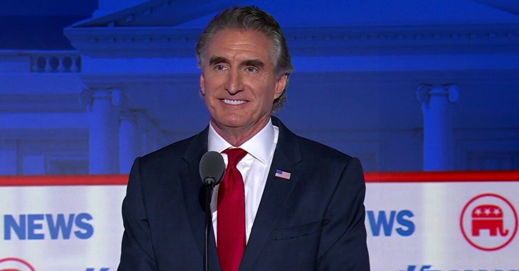 Doug Burgum dit que les enseignants n’« endoctrinent » pas les étudiants lors du débat du GOP Doug Burgum dit que les enseignants n'« endoctrinent » pas les étudiants lors du débat du GOP