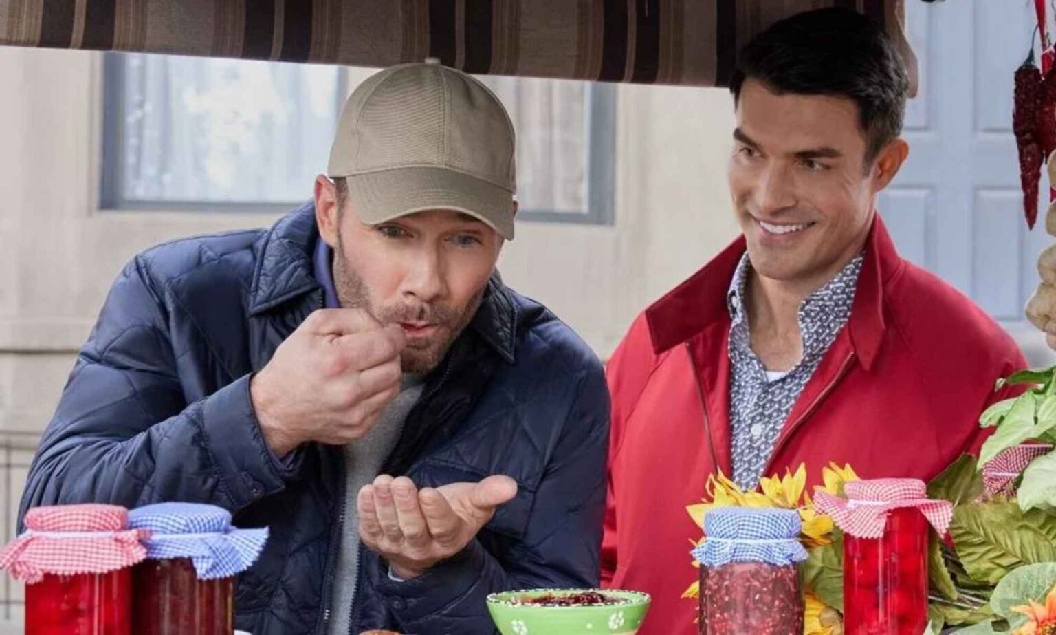 La nouvelle comédie romantique LGBTQ+ réconfortante de Luke Macfarlane sera votre incontournable de l’automne Luke Macfarlane is set to appear in a gay Hallmark film this autumn (Hallmark Channel)