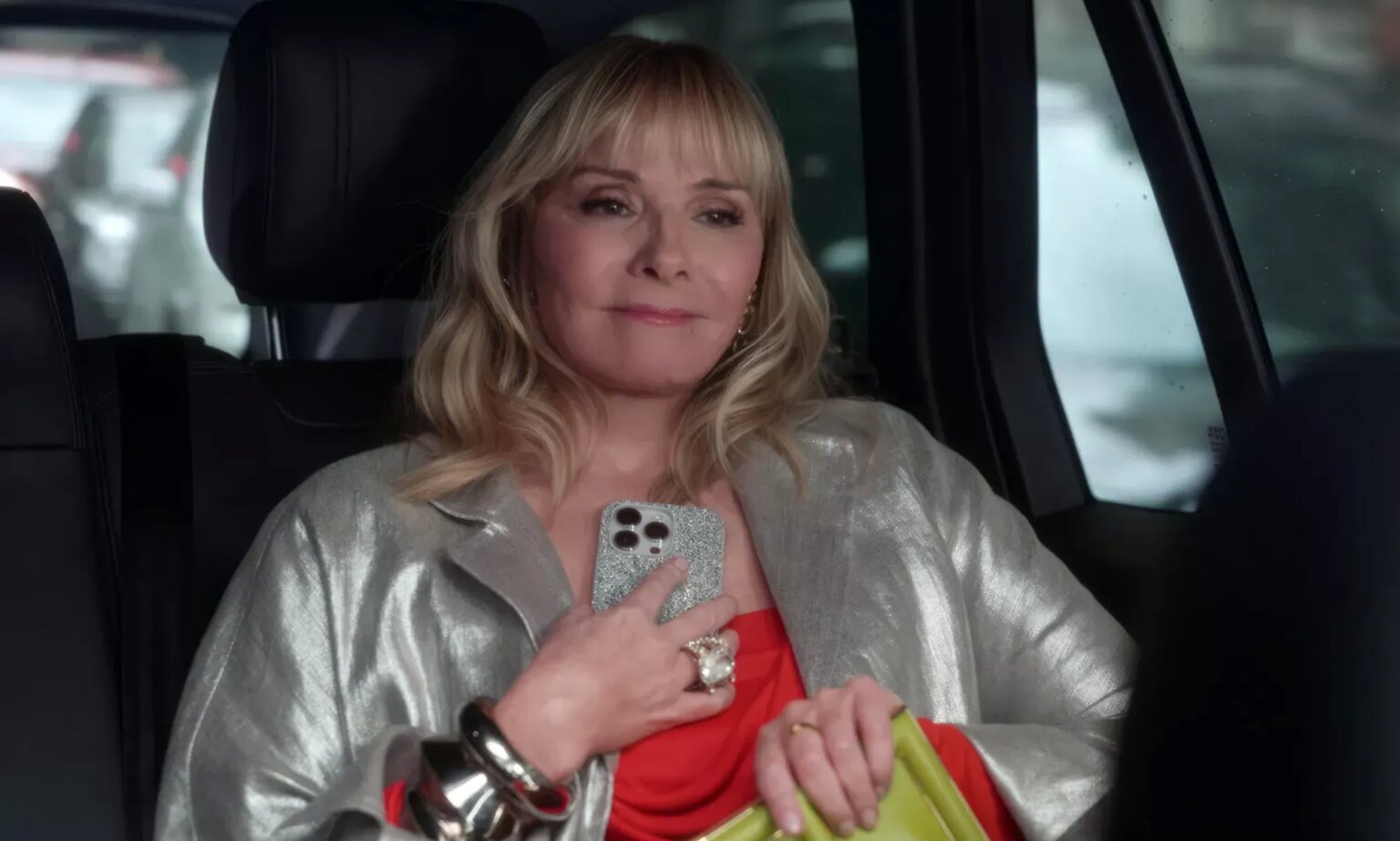 Kim Cattrall a improvisé ce moment émouvant lors de son camée de retour de And Just Like That Kim Cattrall as Samantha Jones in And Just Like That.