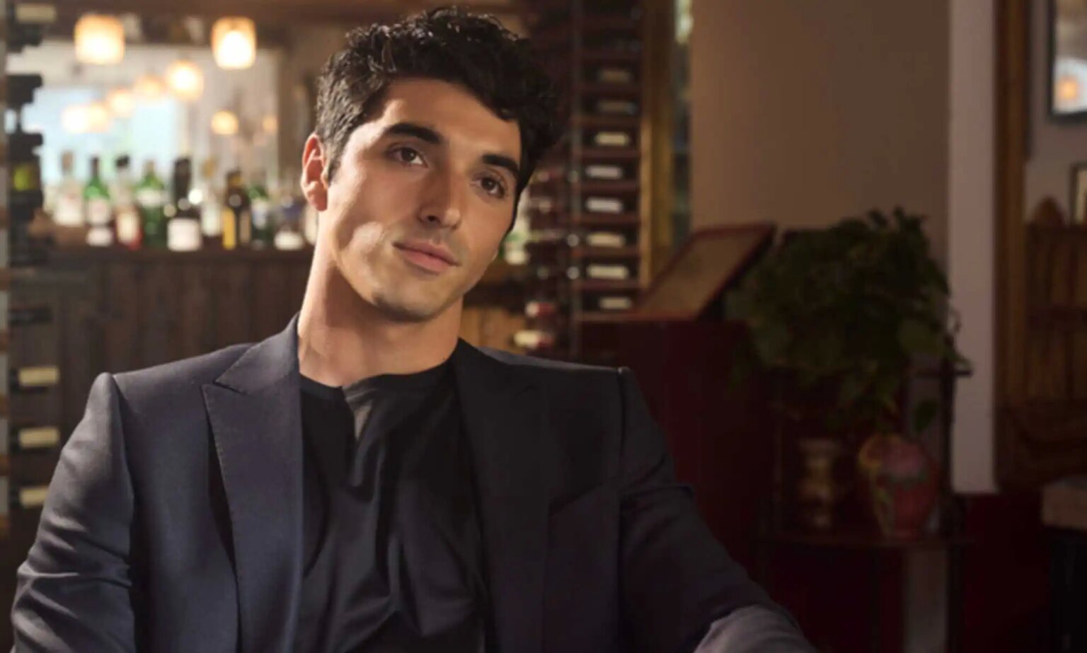 Taylor Zakhar Perez a demandé au réalisateur de Rouge, Blanc et Bleu Royal d’examiner ses cheveux intimes avant le tournage Taylor Zakhar Perez a demandé au réalisateur de Rouge, Blanc et Bleu Royal d'examiner ses cheveux intimes avant le tournage