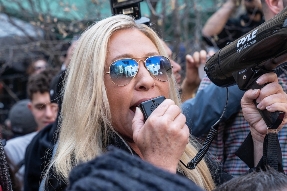 Marjorie Taylor Greene qualifie les personnes trans de « secte » qui « corrompt nos enfants » Marjorie Taylor Greene qualifie les personnes trans de « secte » qui « corrompt nos enfants »