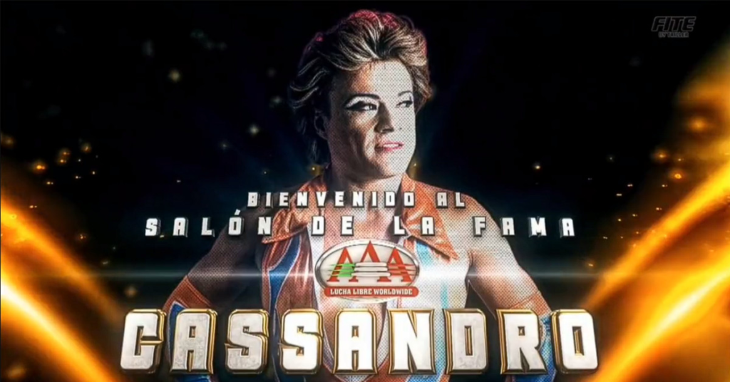 Cassandro, légende de la gay lucha libre, intronisé au Temple de la renommée de l’AAA Cassandro, légende de la gay lucha libre, intronisé au Temple de la renommée de l'AAA