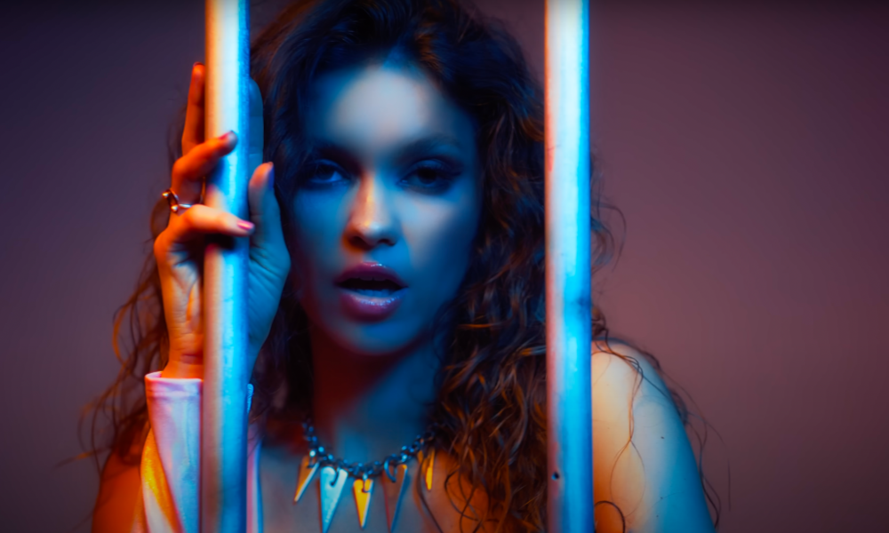 L’artiste pop lesbienne Keeana Kee et le rappeur Dai Burger dévoilent l’hymne du club « NUMB » L'artiste pop lesbienne Keeana Kee et le rappeur Dai Burger dévoilent l'hymne du club "NUMB"