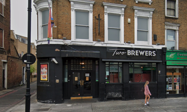 Le personnel de Two Brewers félicité pour son travail « exemplaire » protégeant les clients après le coup de couteau de Clapham Le personnel de Two Brewers félicité pour son travail « exemplaire » protégeant les clients après le coup de couteau de Clapham
