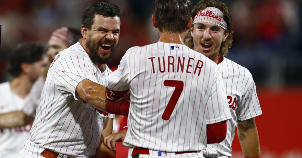 Les Phillies de Philadelphie ramènent l’hymne gay « Dancing On My Own » pour inspirer les séries éliminatoires Les Phillies de Philadelphie ramènent l'hymne gay "Dancing On My Own" pour inspirer les séries éliminatoires