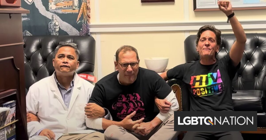 Des militants du VIH arrêtés au Capitole américain après un sit-in au bureau de Kevin McCarthy Des militants du VIH arrêtés au Capitole américain après un sit-in au bureau de Kevin McCarthy