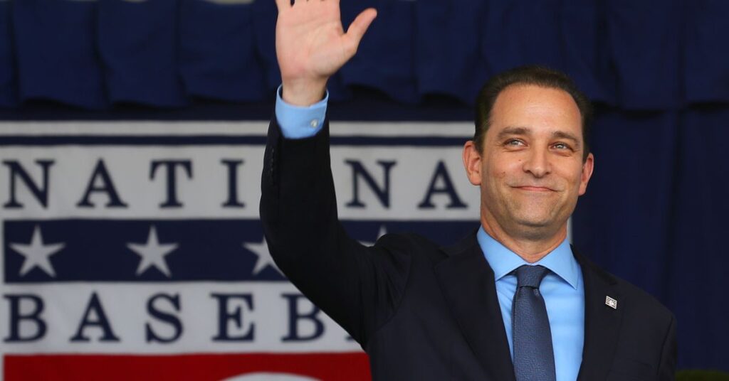 Le président du Temple de la renommée du baseball, Josh Rawitch, explique comment Cooperstown a accueilli les fans LGBTQ Le président du Temple de la renommée du baseball, Josh Rawitch, explique comment Cooperstown a accueilli les fans LGBTQ