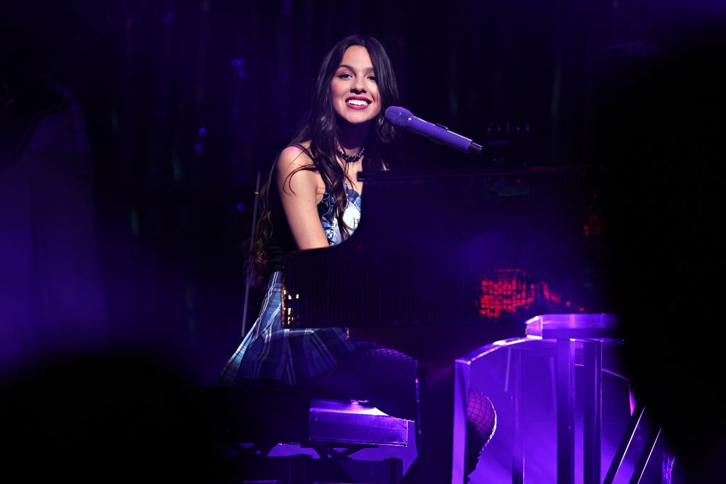 Olivia Rodrigo annonce la tournée Guts World Tour : dates, billets et informations de prévente Olivia Rodrigo announces details of the Guts World Tour including dates and tickets.