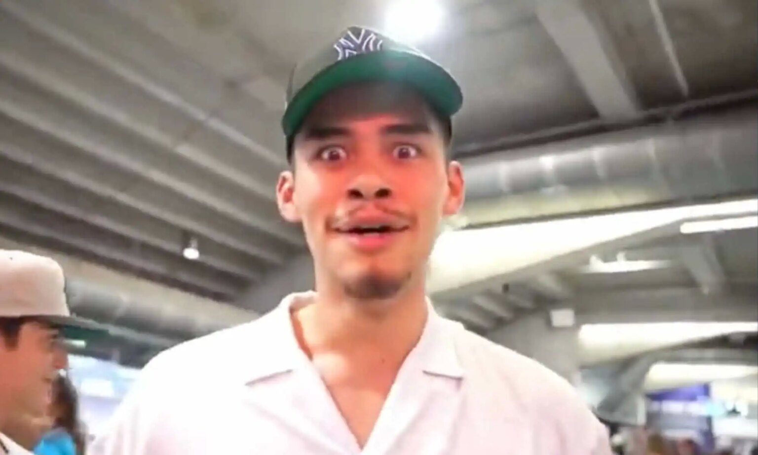 Le streamer de pilules rouges Sneako est choqué par les jeunes fans homophobes et sexistes qui lui disent que « tous les gays devraient mourir » Sneako