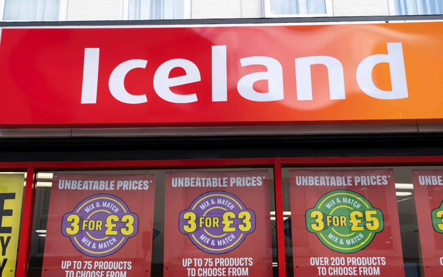 Le Daily Mail retire les affirmations du patron islandais sur les attaques à l’aiguille du VIH dans les magasins The executive chairman of Iceland Foods told the Daily Mail that staff had been infected with HIV by shoplifters.