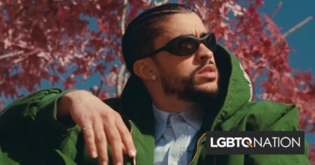 Bad Bunny dénonce des commentaires homophobes sur son style « féminin »