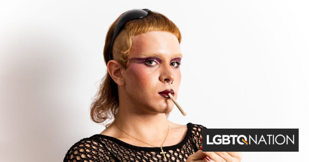 Les personnes LGBTQ+ fument pour faire face à un traumatisme. Les militants antitabac d’aujourd’hui ne leur parviennent pas. Les personnes LGBTQ+ fument pour faire face à un traumatisme. Les militants antitabac d'aujourd'hui ne leur parviennent pas.