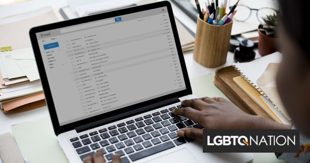 Une militante trans et cyberexperte affirme que le « canular » anti-LGBTQ+ continue de lui mettre en copie ses menaces à la bombe Une militante trans et cyberexperte affirme que le « canular » anti-LGBTQ+ continue de lui mettre en copie ses menaces à la bombe