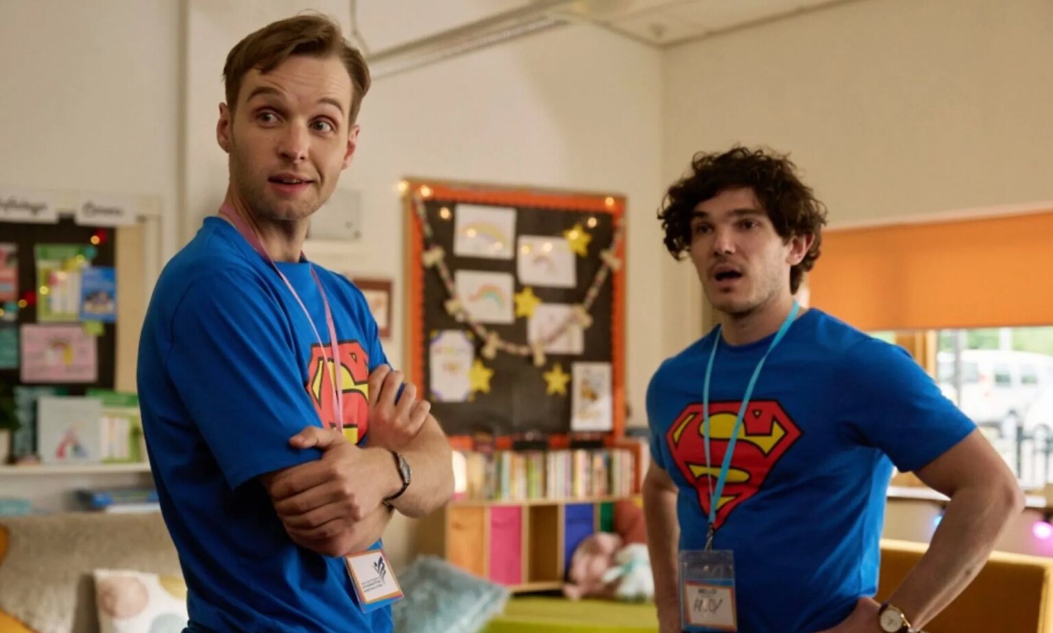 Fra Fee de Hawkeye dirige le nouveau drame d’adoption gay de la BBC, Lost Boys & Fairies Sion Daniel Young and Fra Fee as Gabriel and Andy in BBC drama Lost Boys & Fairies.