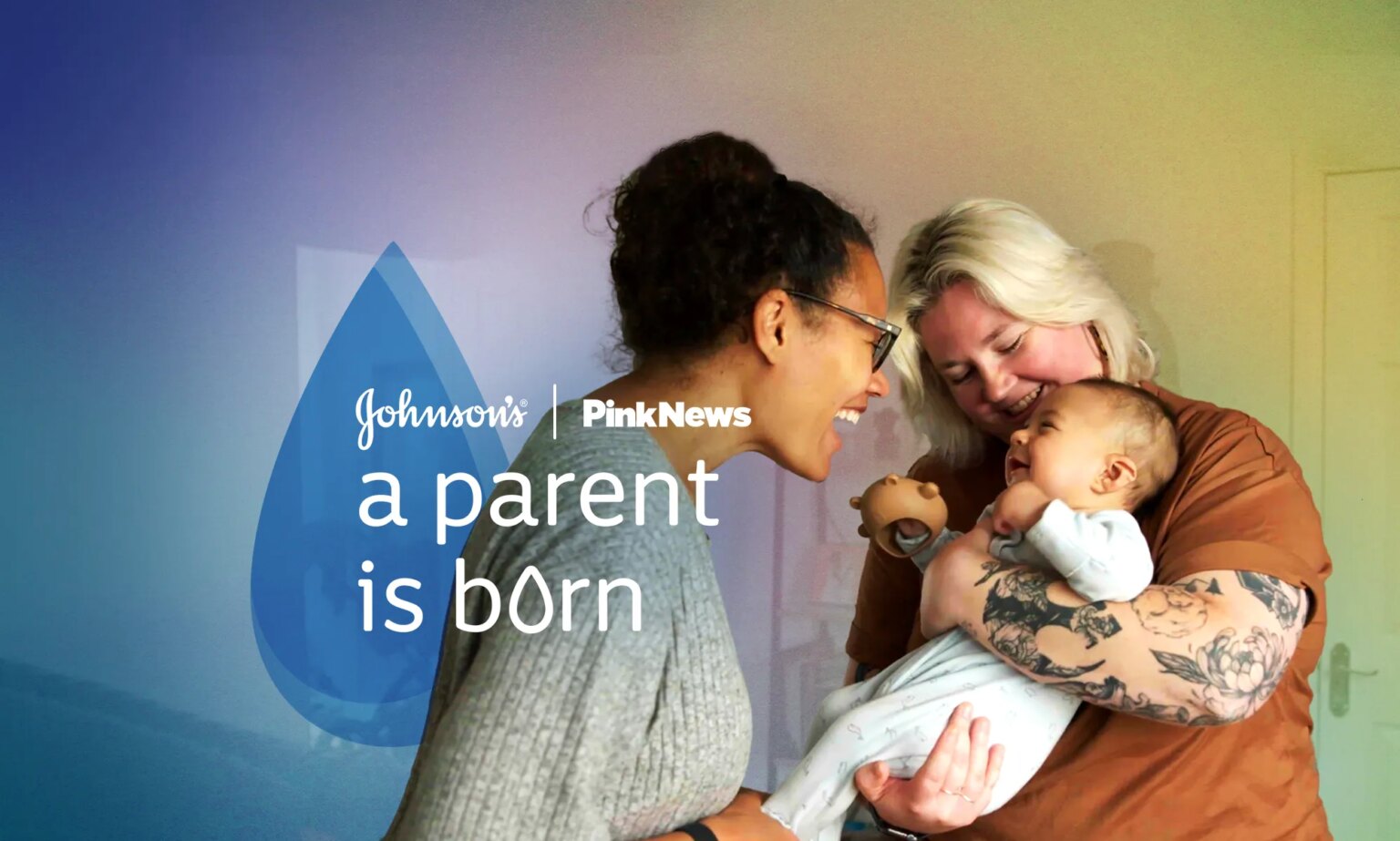 « Nous avons toutes les deux des idées différentes sur la façon d’être mère – il s’agit avant tout de trouver un juste milieu » K-anna (left) and Hannah (right) with baby Amos in episode 2 of Johnson's Baby's A Parent is Born docuseries