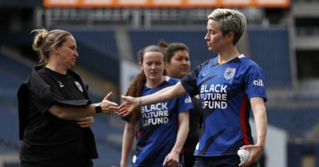 Le pouvoir de la Gay Pride de Megan Rapinoe fait pleurer Laura Harvey, entraîneure de l'OL Reign