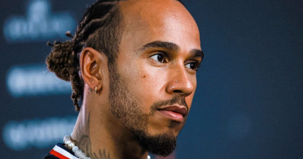 Lewis Hamilton exhorte la F1 à aborder les droits LGBTQ alors que son casque arc-en-ciel revient au Qatar Lewis Hamilton exhorte la F1 à aborder les droits LGBTQ alors que son casque arc-en-ciel revient au Qatar