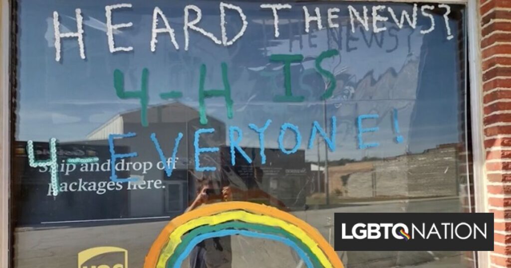 Un club 4-H supprime l’arc-en-ciel de la peinture des fenêtres des enfants après des plaintes anti-LGBTQ+ Un club 4-H supprime l'arc-en-ciel de la peinture des fenêtres des enfants après des plaintes anti-LGBTQ+