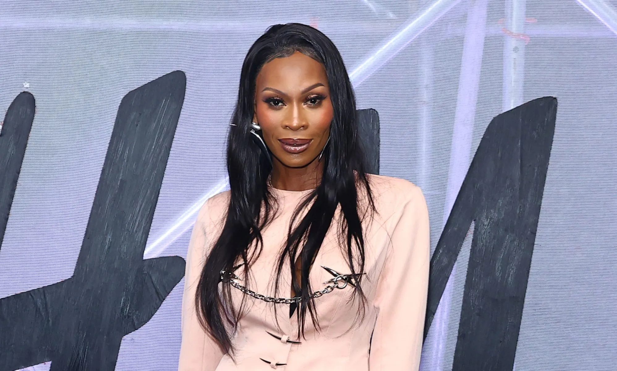 La star de Pose Dominique Jackson « porte toujours beaucoup de peur ...