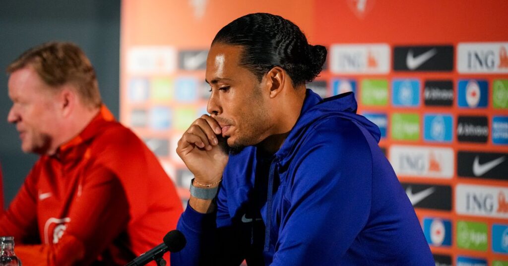 OneLove meurt alors que les joueurs néerlandais snobent le brassard pour le match contre la France OneLove meurt alors que les joueurs néerlandais snobent le brassard pour le match contre la France