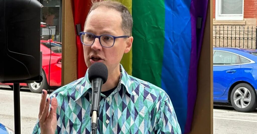 Ce fut un honneur de parler de Glenn Burke lors de son intronisation à la Legacy Walk. Ce fut un honneur de parler de Glenn Burke lors de son intronisation à la Legacy Walk.